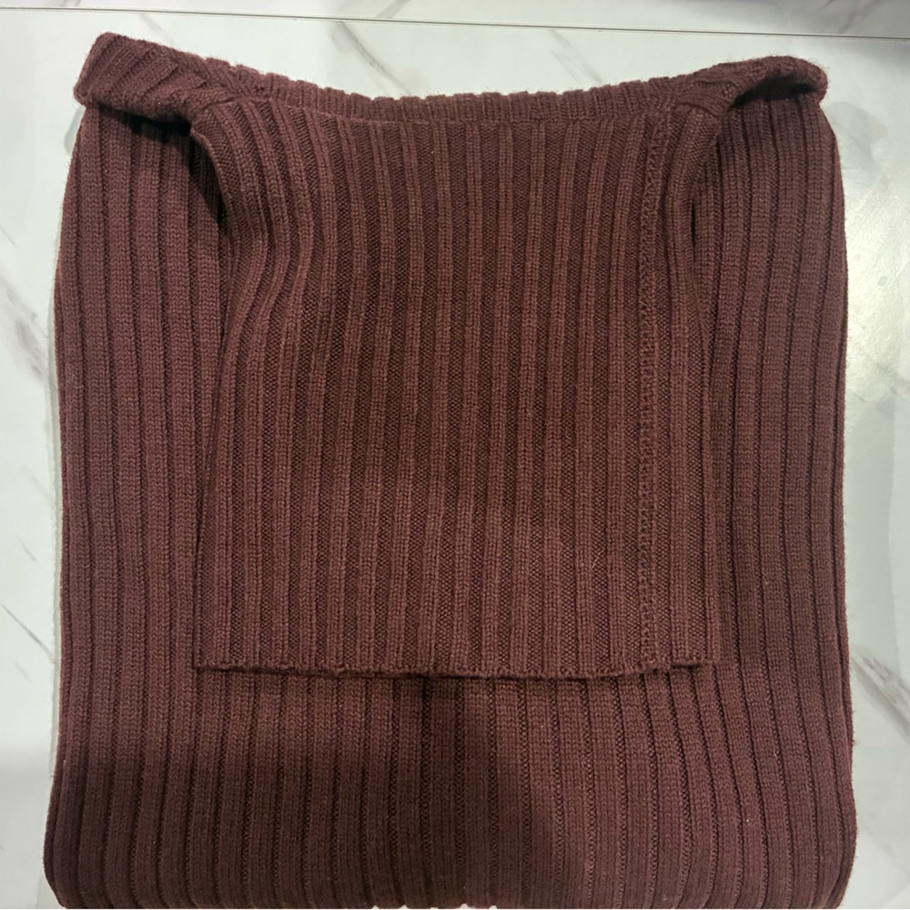 Theory Cashwool Turtleneck Sweater in Deep Burgundy / Wine size XS